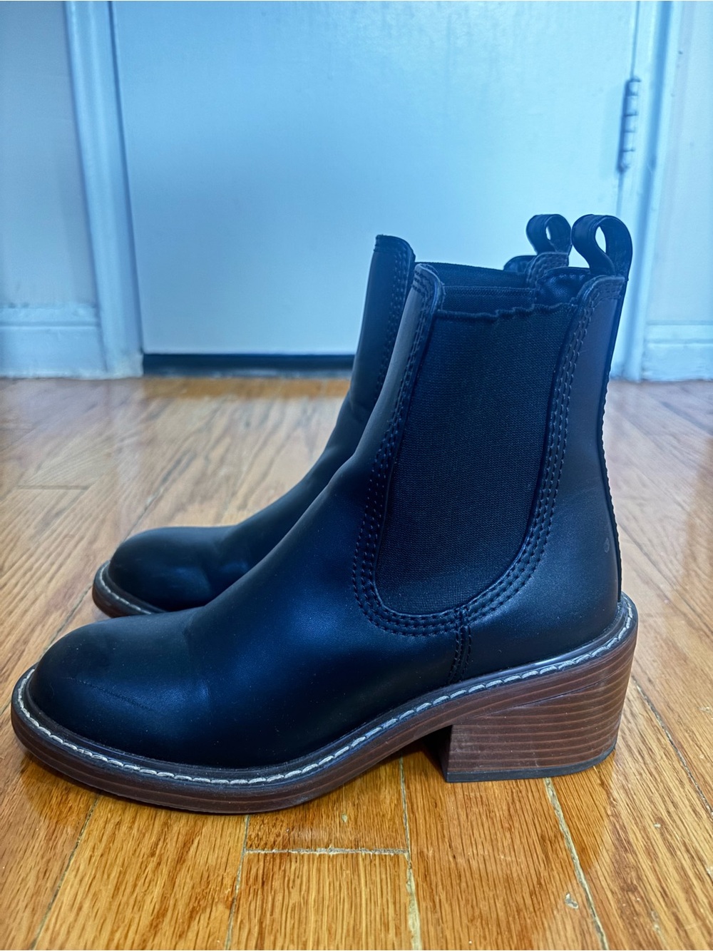 Steve Madden Bootie (size 6)